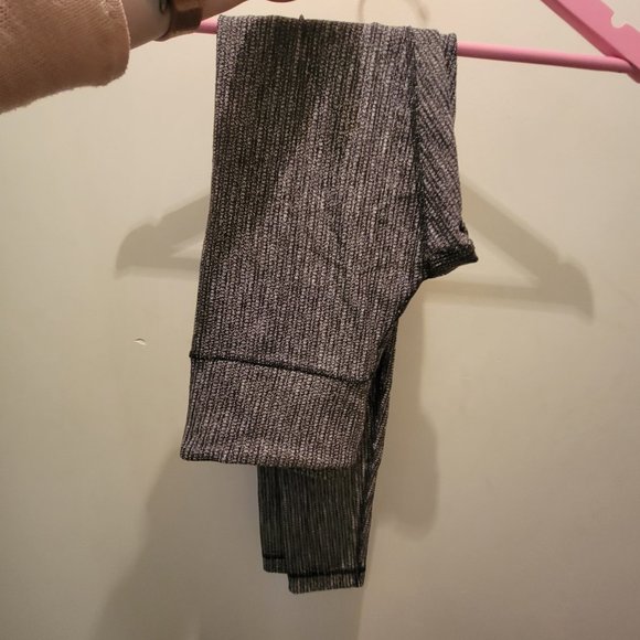 Size 6 Lululemon leggings - Picture 2 of 2